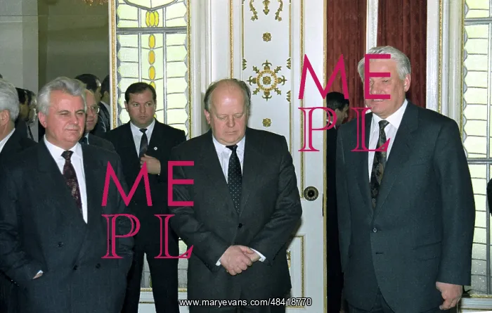 : Leonid Kravchuk, Stanislav Shushkevich and Boris : Leonid Kravchuk, Stanislav Shushkevich and Boris
