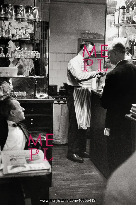 : Leopold Hawelka and waiter Ali : Leopold Hawelka and waiter Ali