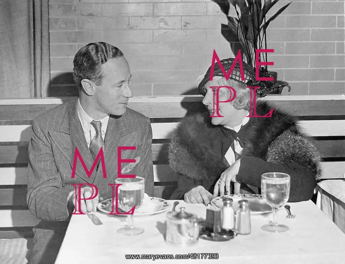 : Leslie Howard with Vicki Baum, 1932 : Leslie Howard with Vicki Baum, 1932