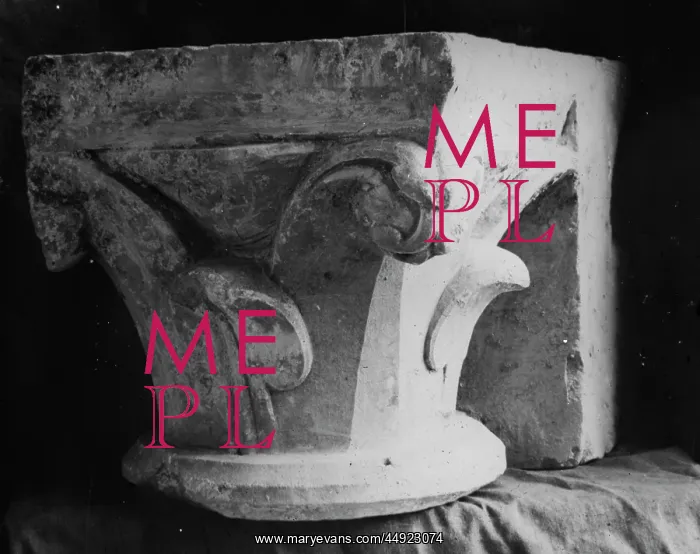 : Lesnes Abbey - Capital from Chapter House : Lesnes Abbey - Capital from Chapter House