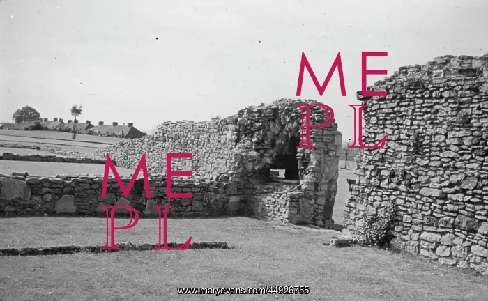 : Lesnes Abbey - Refectory Hatch : Lesnes Abbey - Refectory Hatch