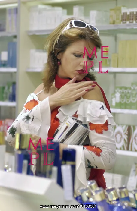 : L'Etoile specialised cosmetics and perfume chain : L'Etoile specialised cosmetics and perfume chain