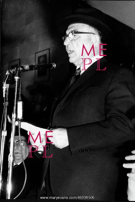 : Levi Eshkol giving a speech : Levi Eshkol giving a speech