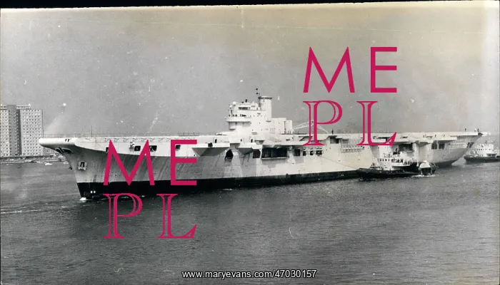 : Leviathan, aircraft carrier, en route to ship breakers : Leviathan, aircraft carrier, en route to ship breakers