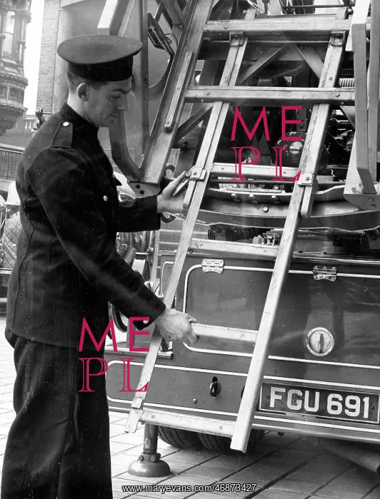 : Leyland Metz fire engine with sliding ladder : Leyland Metz fire engine with sliding ladder