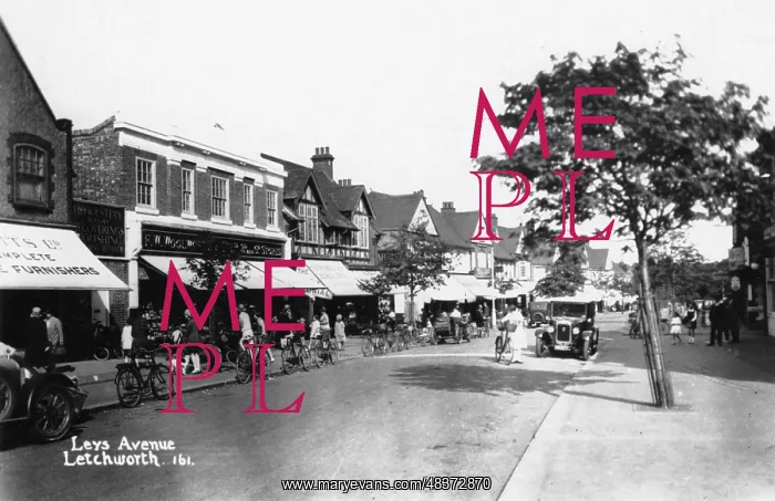 : Leys Avenue, Letchworth : Leys Avenue, Letchworth