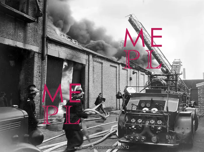 : LFB at 25 pump fire, warehouse in Fulham : LFB at 25 pump fire, warehouse in Fulham