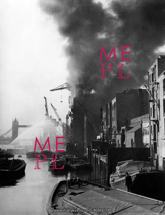 : LFB Fireboat attending a fire at Colonial Wharf : LFB Fireboat attending a fire at Colonial Wharf