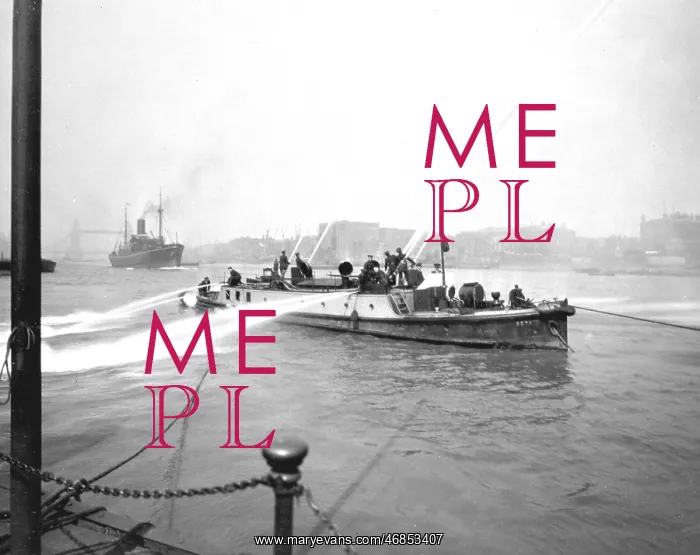 : LFB fireboat Beta II at Cherry Garden Pier : LFB fireboat Beta II at Cherry Garden Pier