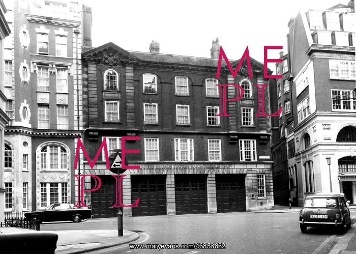 : LFB Knightsbridge fire station, SW London : LFB Knightsbridge fire station, SW London