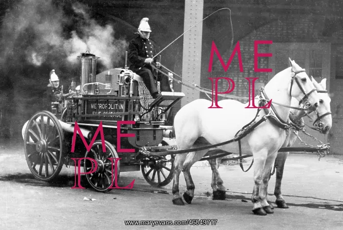 : LFB - a Shand Mason MFB steam pump and crew : LFB - a Shand Mason MFB steam pump and crew