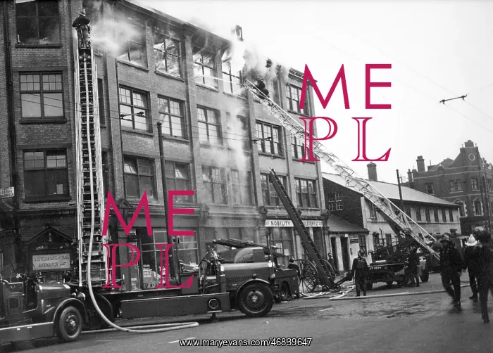 : LFB turntable ladders in use at Hackney fire : LFB turntable ladders in use at Hackney fire
