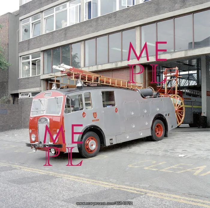: LFDCA-LFB Vintage fire engine at Clapham fire station : LFDCA-LFB Vintage fire engine at Clapham fire station