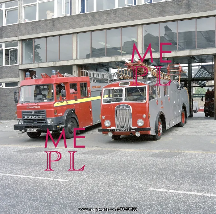 : LFDCA-LFB Vintage fire engine at Clapham fire station : LFDCA-LFB Vintage fire engine at Clapham fire station