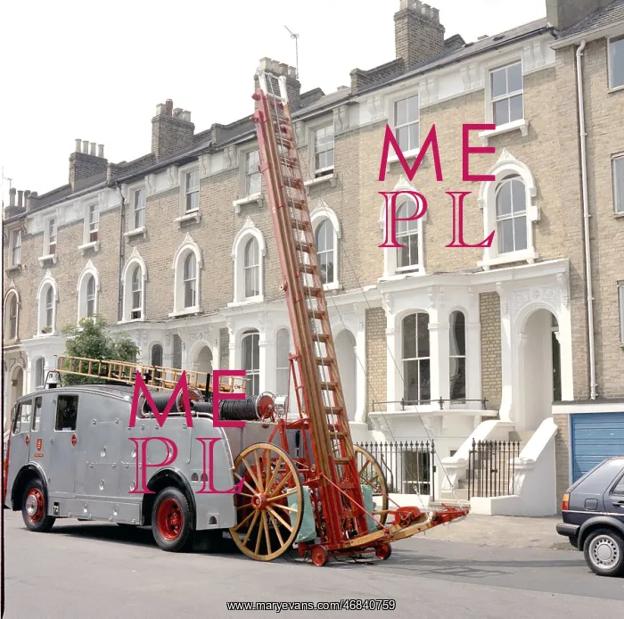 : LFDCA-LFB Vintage fire engine in a Clapham street : LFDCA-LFB Vintage fire engine in a Clapham street