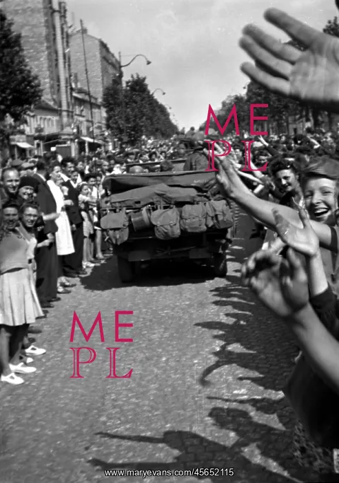 : LIBERATION OF PARIS : LIBERATION OF PARIS