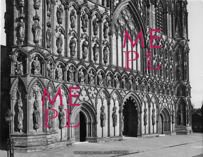: LICHFIELD CATHEDRAL : LICHFIELD CATHEDRAL