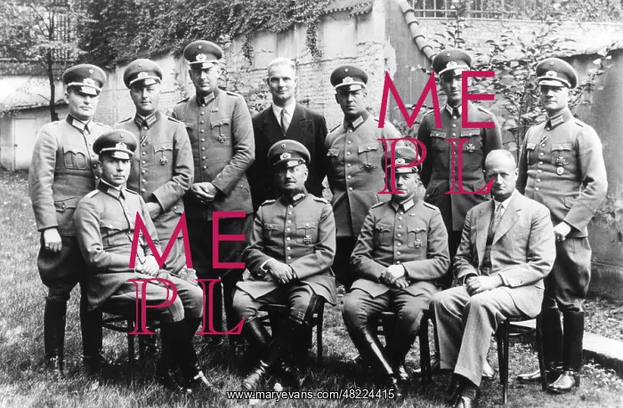 : Lieutenant General Lutz with his staff, 1933 : Lieutenant General Lutz with his staff, 1933