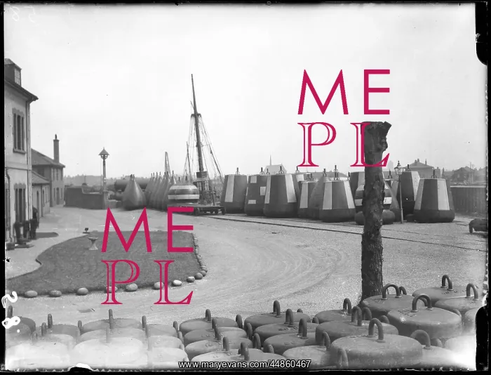 : LIFE BUOYS ON SHORE : LIFE BUOYS ON SHORE