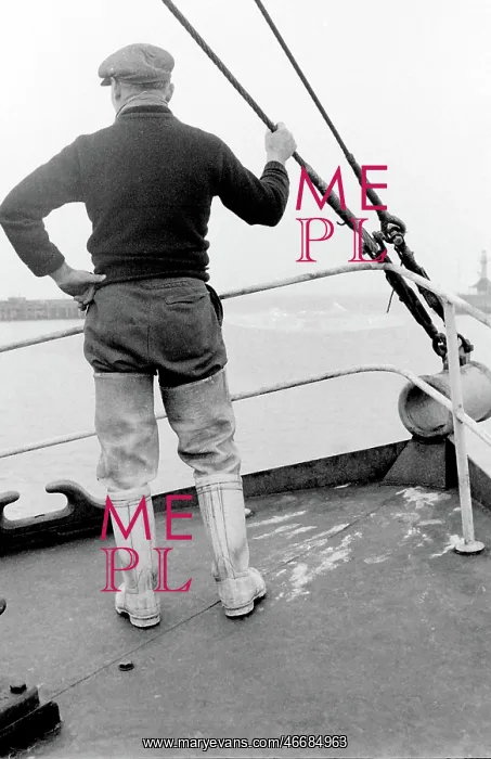 : Life on a North Sea trawler : Life on a North Sea trawler