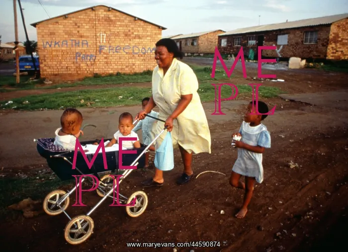  : Life in the townships, informal settlement  /  squatter