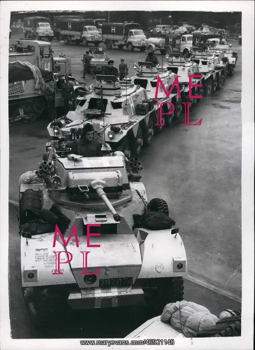: Lifeguards convoy of tanks, Combermere Barracks : Lifeguards convoy of tanks, Combermere Barracks
