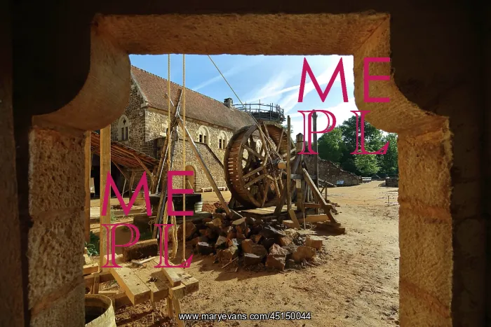 : Lifting gear, Chateau de Guedelon, Treigny, Burgundy, France : Lifting gear, Chateau de Guedelon, Treigny, Burgundy, France