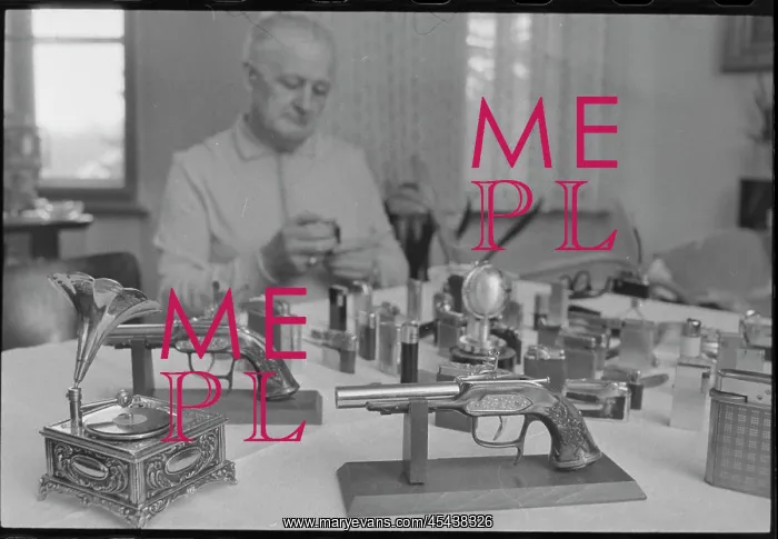 : Lighter, collection, Karel Zezula, collector : Lighter, collection, Karel Zezula, collector