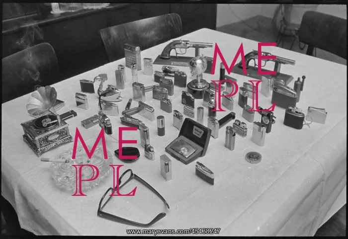 : Lighter, collection, lighter collection, glasses, ashtray : Lighter, collection, lighter collection, glasses, ashtray