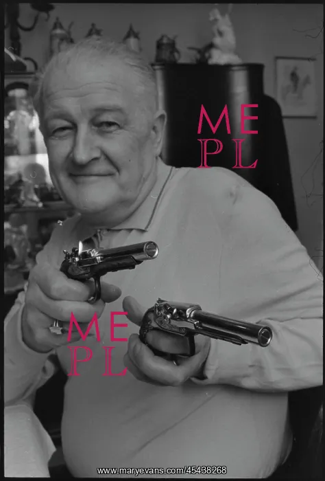 : Lighter, pistol, Karel Zezula, collector : Lighter, pistol, Karel Zezula, collector