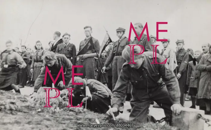 : Lighting candles for Boy Scouts killed by the Germans : Lighting candles for Boy Scouts killed by the Germans