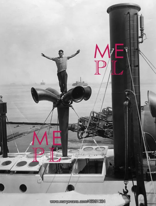 : Lightship. Fog siren of an american lightship. Photograph. New York. Around 1930 : Lightship. Fog siren of an american lightship. Photograph. New York. Around 1930