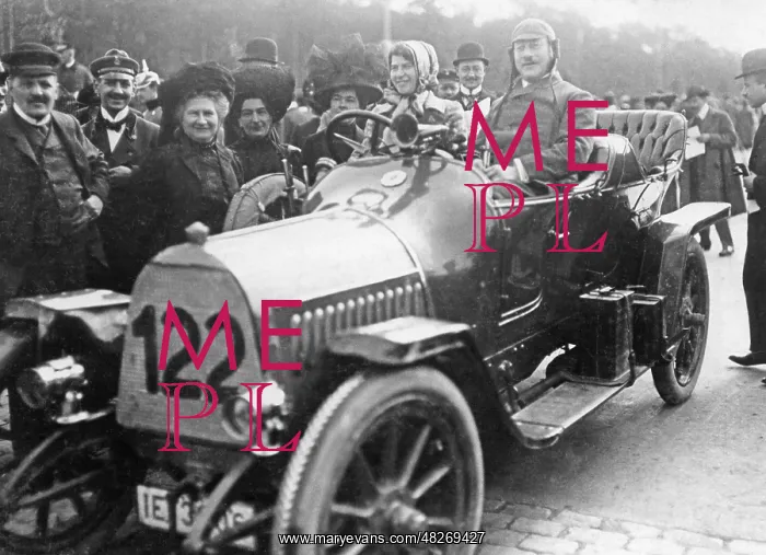 : Lilli Sternberg at the steering wheel of an Opel, 1910 : Lilli Sternberg at the steering wheel of an Opel, 1910