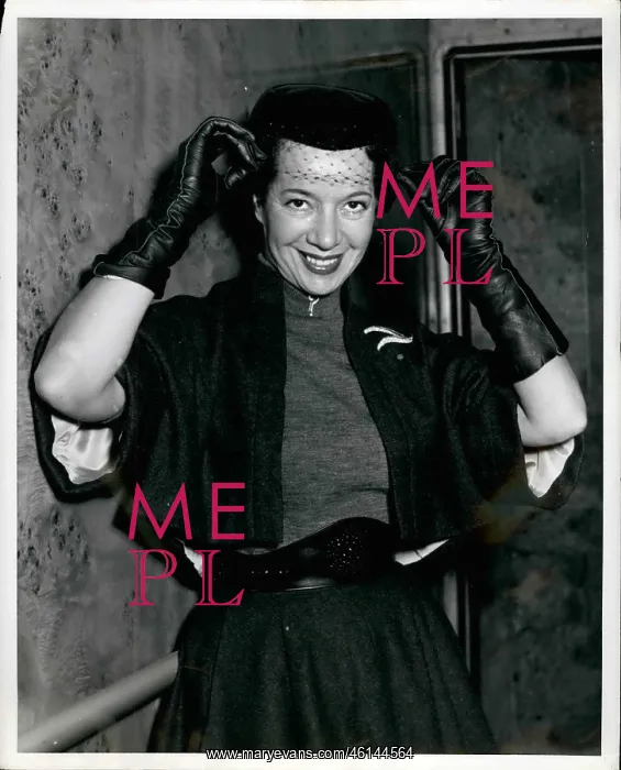 : Lily Pons, operatic soprano, on QE II : Lily Pons, operatic soprano, on QE II