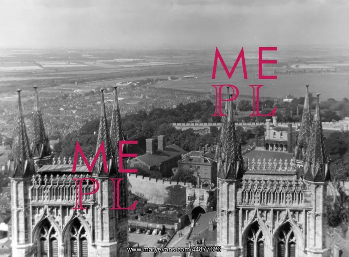 : LINCOLN FROM CATHERDAL : LINCOLN FROM CATHERDAL