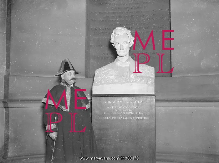 : LINCOLN MEMORIAL STATUE : LINCOLN MEMORIAL STATUE