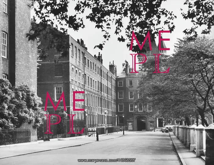 : LINCOLN'S INN, 1940S : LINCOLN'S INN, 1940S