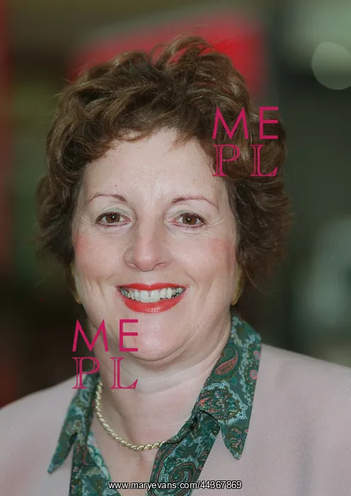  : Linda Perham