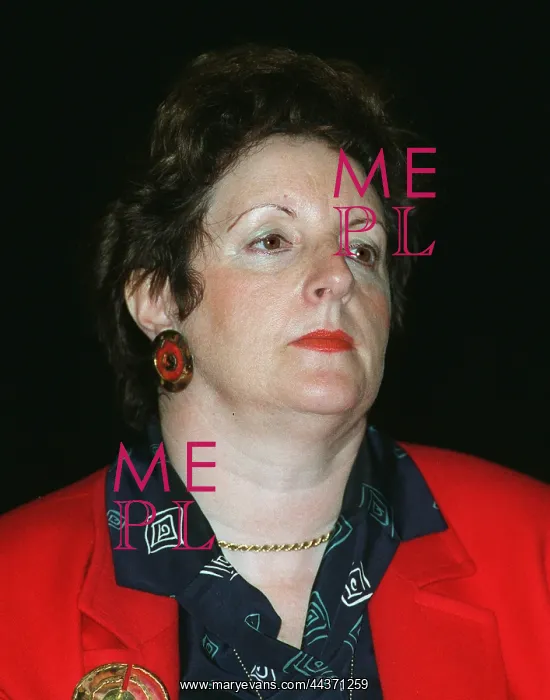  : Linda Perham