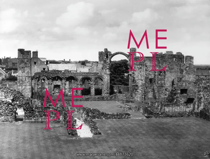 : LINDISFARNE PRIORY : LINDISFARNE PRIORY