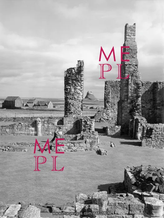 : LINDISFARNE PRIORY : LINDISFARNE PRIORY
