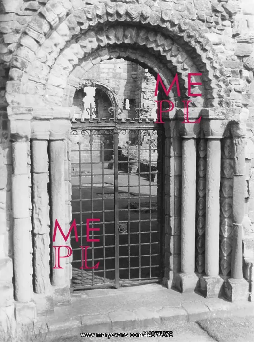 : LINDISFARNE PRIORY : LINDISFARNE PRIORY