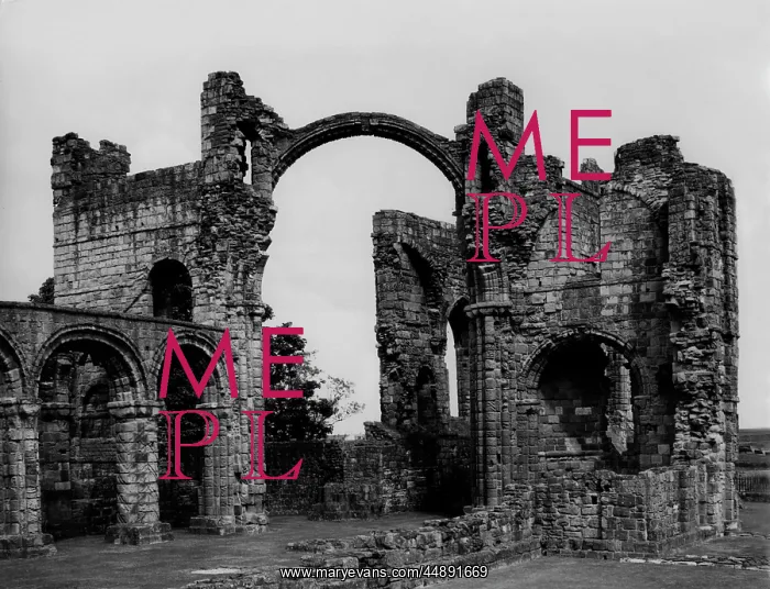 : LINDISFARNE PRIORY : LINDISFARNE PRIORY