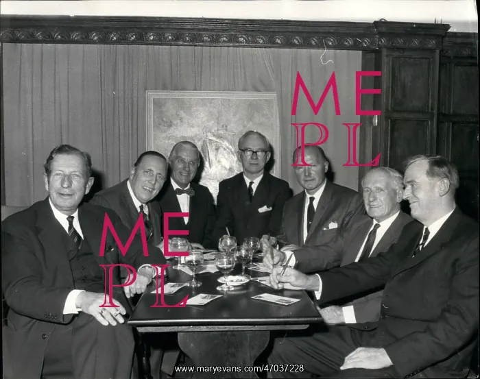 : Liner Queen Elizabeth, seven former captains : Liner Queen Elizabeth, seven former captains