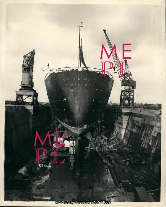 : Liner Queen Mary in dry dock, Southampton : Liner Queen Mary in dry dock, Southampton