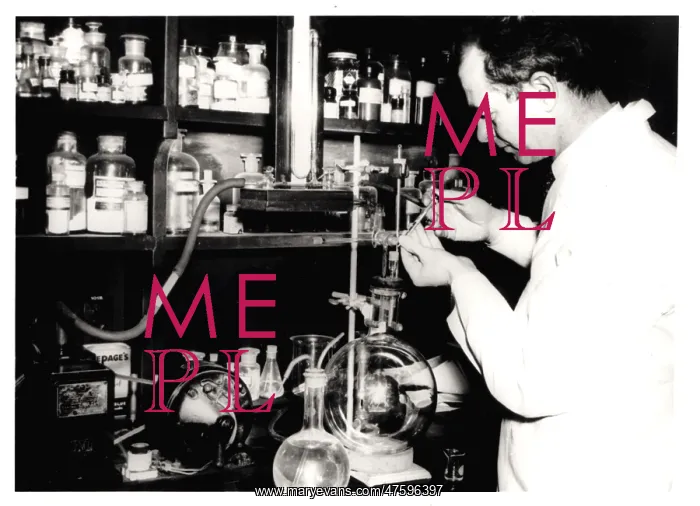 : Linus Pauling, American Biochemist : Linus Pauling, American Biochemist