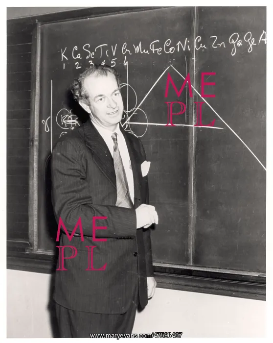 : Linus Pauling, American Biochemist : Linus Pauling, American Biochemist