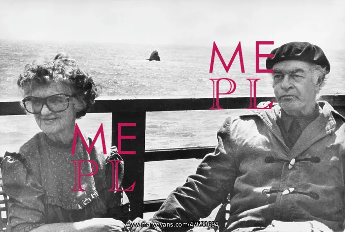 : Linus Pauling, American chemist, peace activist and writer : Linus Pauling, American chemist, peace activist and writer