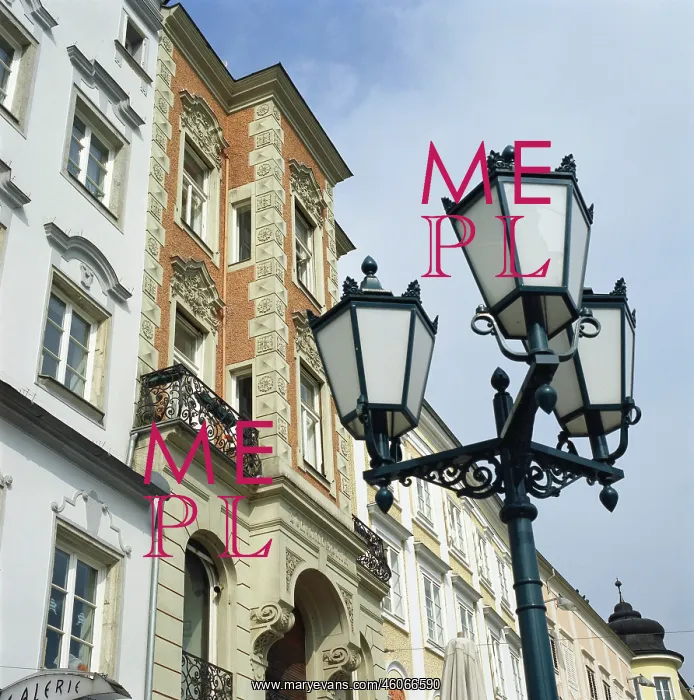 : Linz, the capitel of Upper Austria. In the foreground a Streetlight : Linz, the capitel of Upper Austria. In the foreground a Streetlight