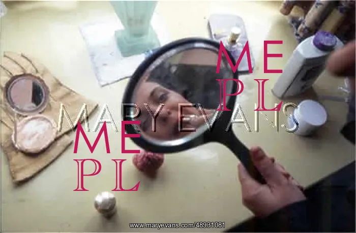 : LIPSTICK IN MIRROR : LIPSTICK IN MIRROR